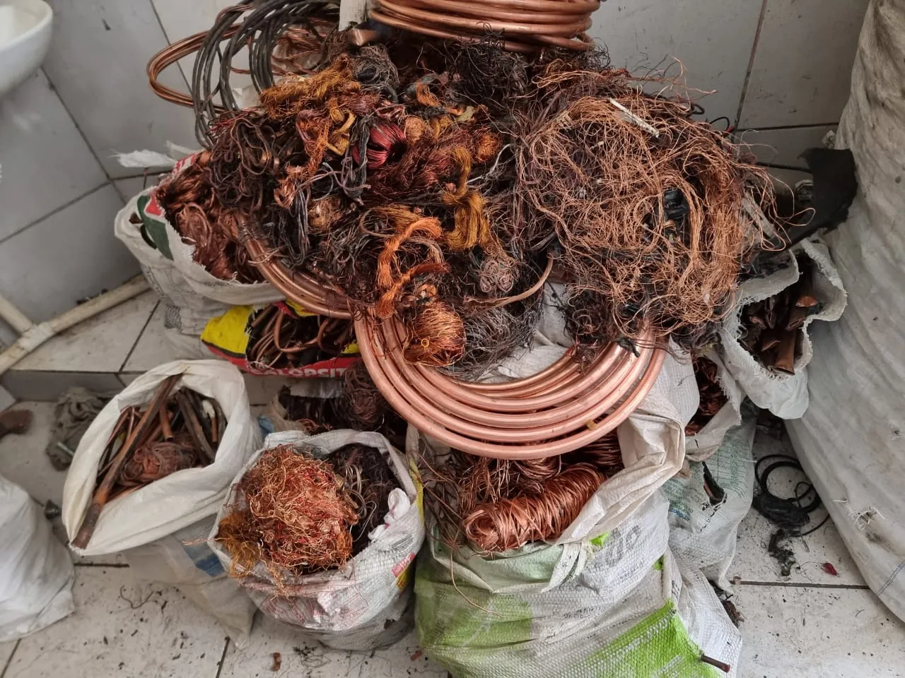 Imagem ilustrativa da imagem Operação apreende 438 kg de fios de cobre em Vitória