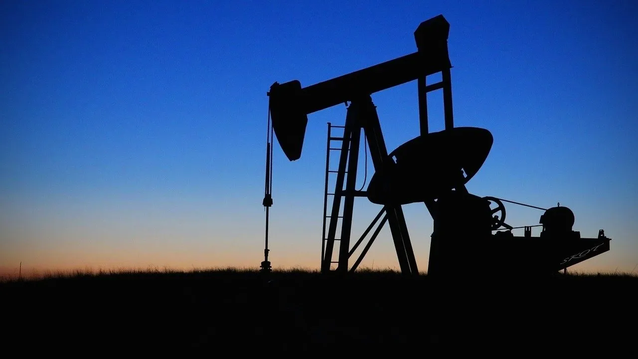 Imagem ilustrativa da imagem Preço do petróleo dispara após invasão da Rússia na Ucrânia