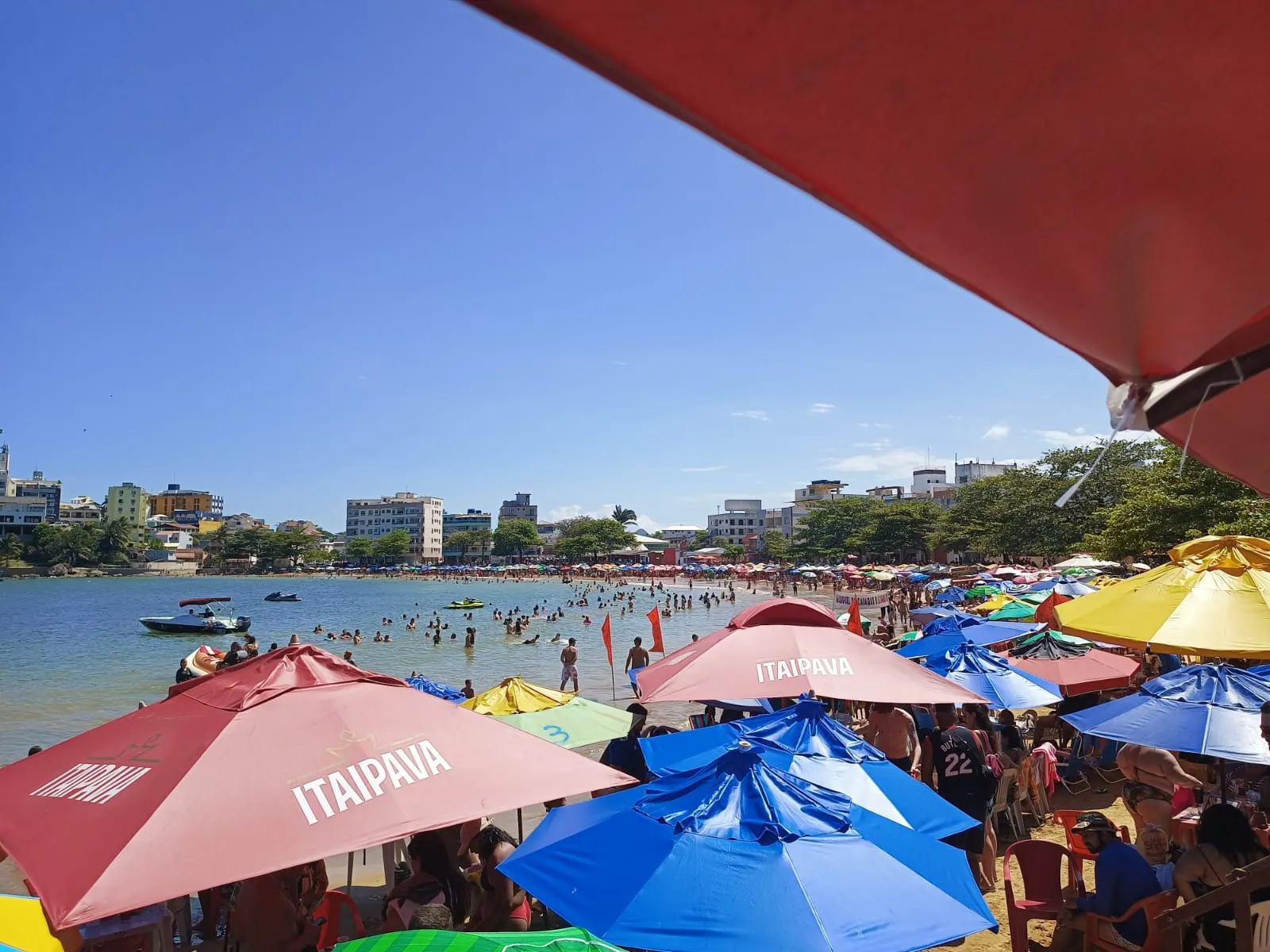 Imagem ilustrativa da imagem Segunda-feira de Carnaval com praias lotadas em todo o Estado