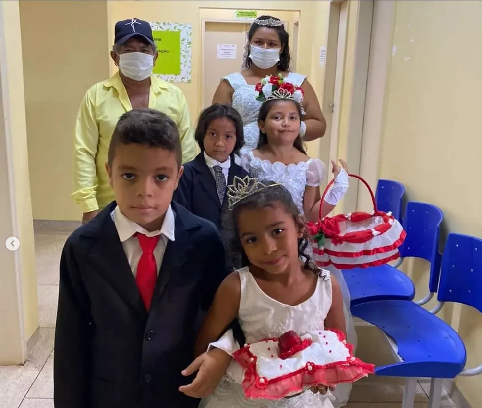 Imagem ilustrativa da imagem Noivo sofre acidente na véspera e casamento é realizado em hospital