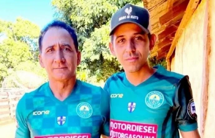 Imagem ilustrativa da imagem Pai e filho morrem após motos que pilotavam baterem de frente