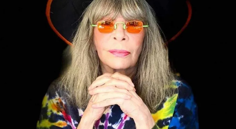 Imagem ilustrativa da imagem Na luta contra o câncer, Rita Lee aparece em clique raro na web ao lado do marido