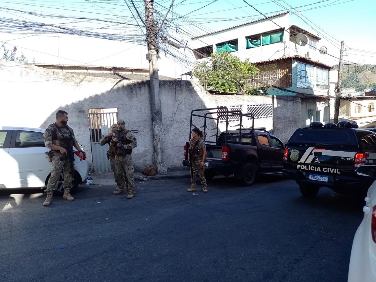 Imagem ilustrativa da imagem Polícia faz operação no bairro da Penha em busca por foragido
