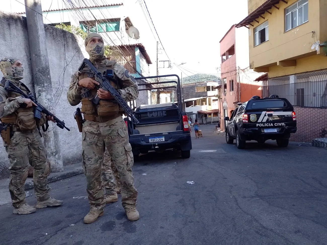 Imagem ilustrativa da imagem Polícia faz operação no bairro da Penha em busca por foragido