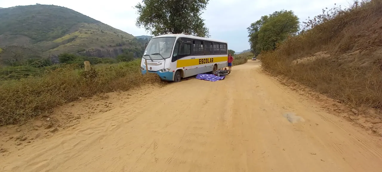 Imagem ilustrativa da imagem Acidente com ônibus escolar deixa um morto no Estado