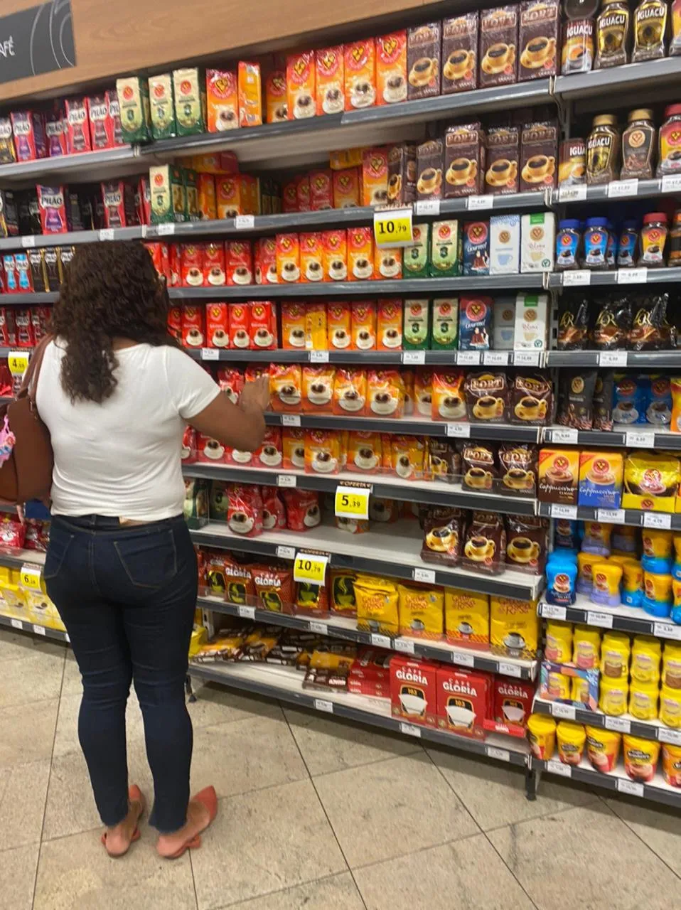 Imagem ilustrativa da imagem Comércio dá descontos em produtos “feinhos”