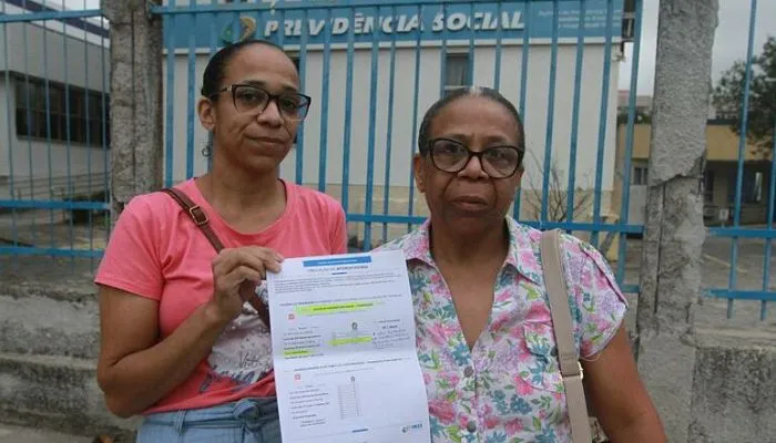 Grazieli Xavier Andrade e a mãe, Maria da Glória Rosa Ferreira estão atentas aos possíveis erros