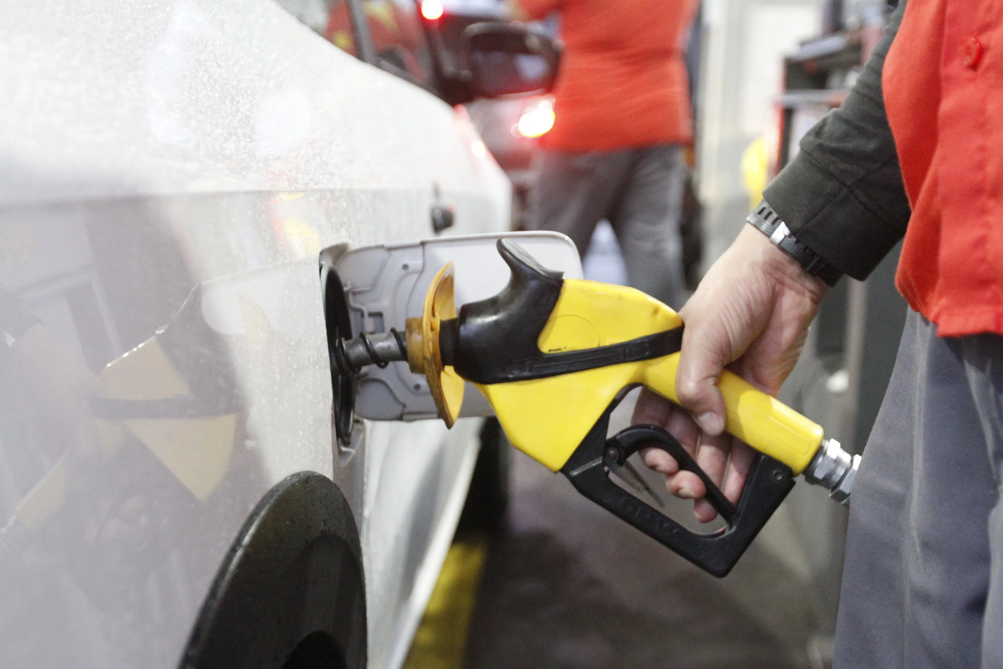 Imagem ilustrativa da imagem Bolsonaro diz que gasolina e diesel devem ficar mais baratos