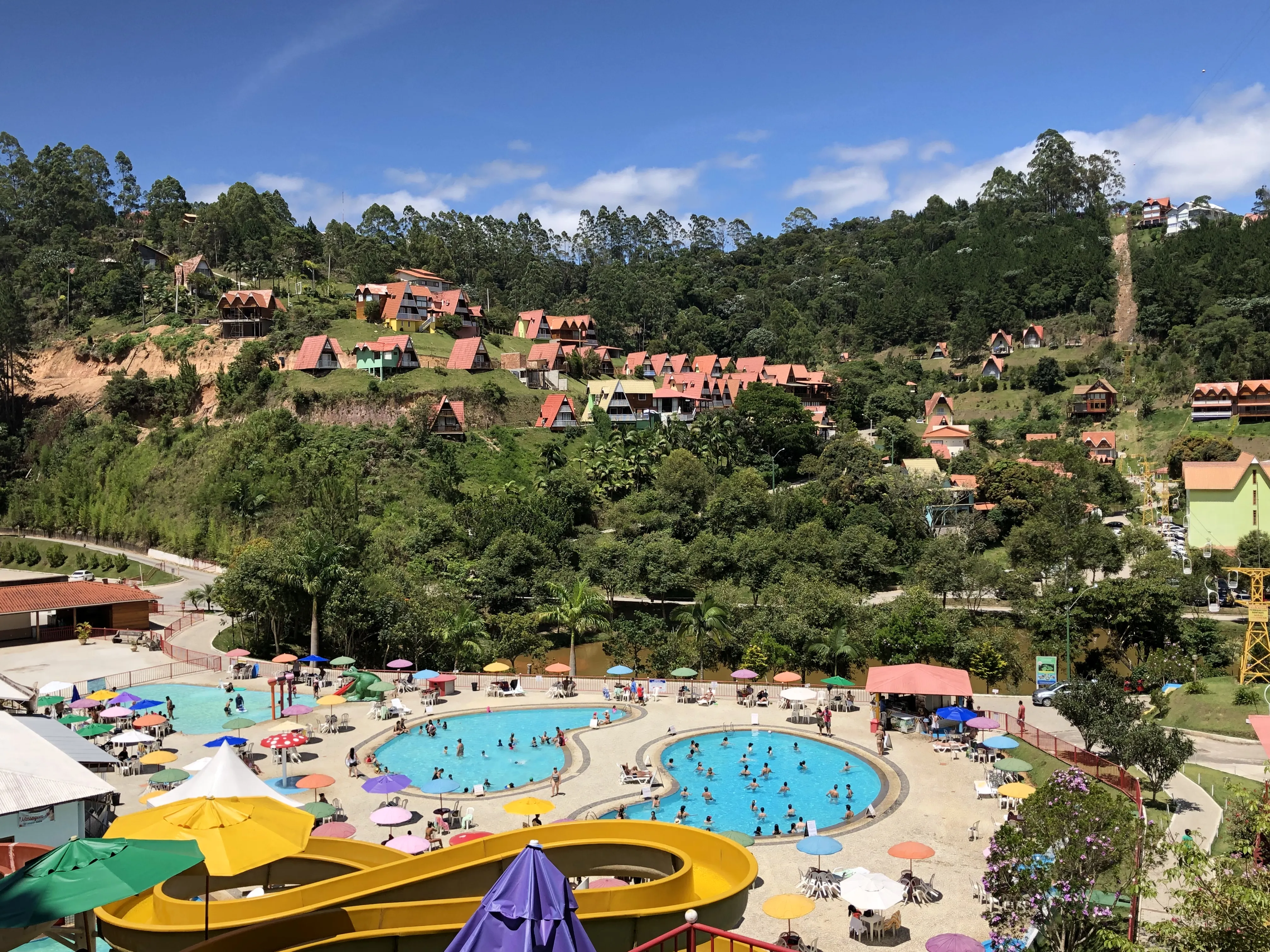 Hotel Fazenda China Park conta com piscinas, tirolesa e também um Centro Termal com ofurôs