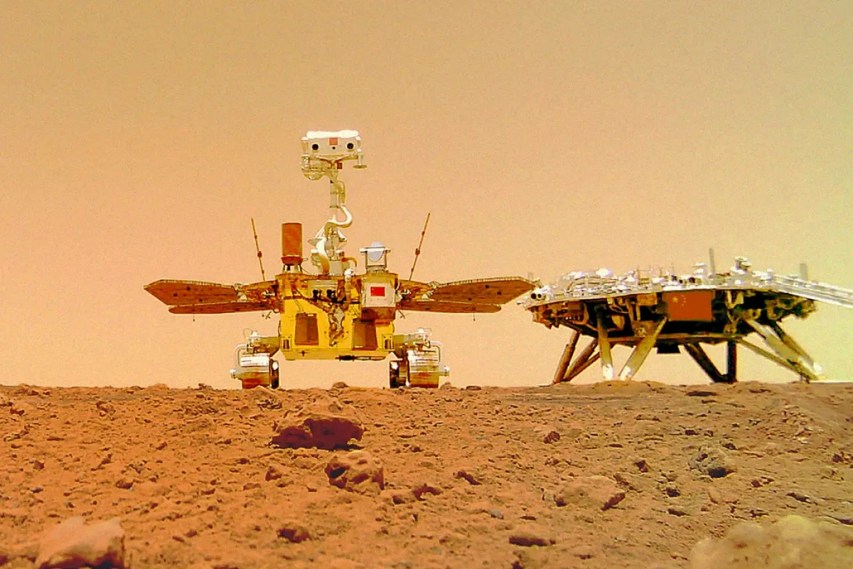 Rover Zhurong em Marte, na primeira missão interplanetária
independente da China