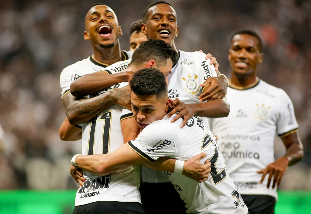 Imagem ilustrativa da imagem Corinthians domina, goleia o Santos e encaminha vaga na Copa do Brasil