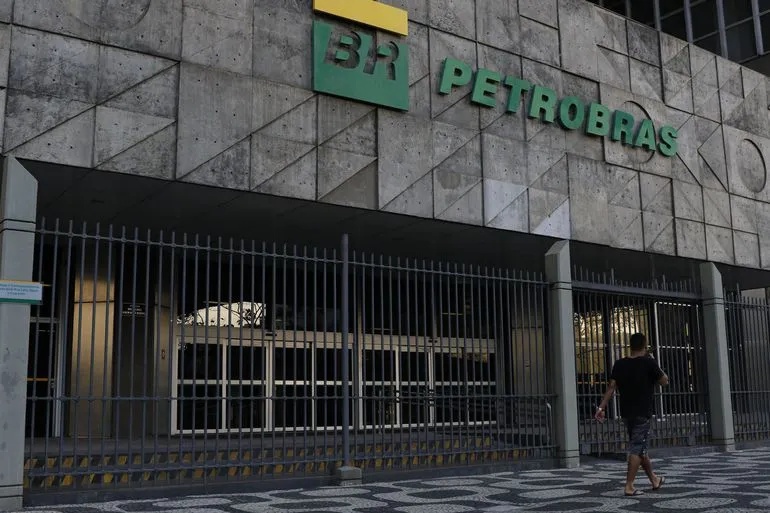 Rio de Janeiro - Edifício sede da Petrobras no Centro do Rio