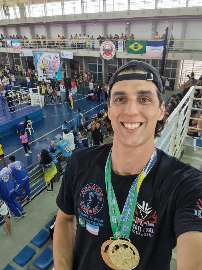 Imagem ilustrativa da imagem Servidor Público de Vitória é campeão brasileiro de kickboxing
