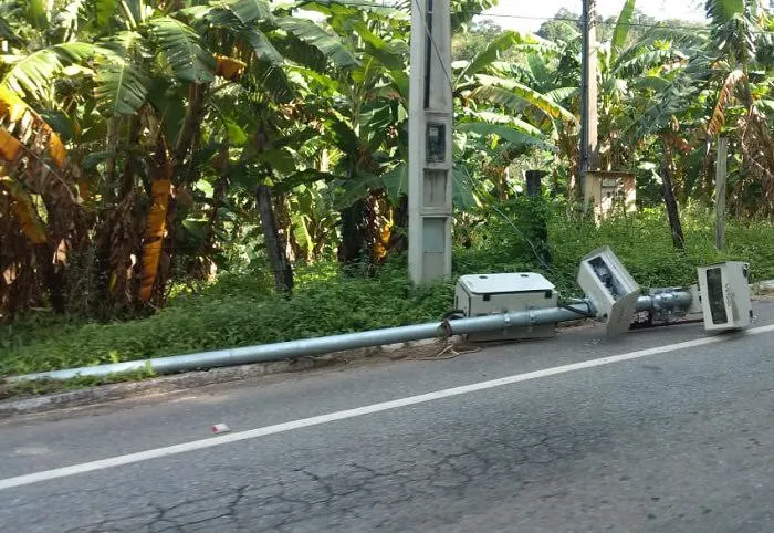 Imagem ilustrativa da imagem Radares destruídos em rodovia