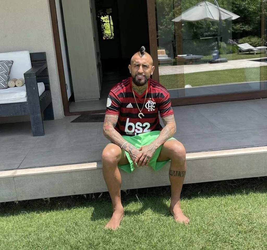 Vidal já postou fotos vestido com a camisa do Flamengo