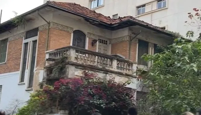 Imagem ilustrativa da imagem Imóvel de podcast A Mulher da Casa Abandonada vira ponto de visitação