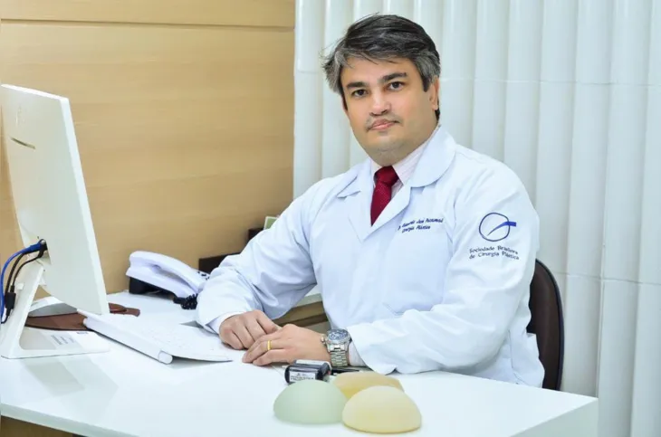 Cirurgião plástico Eduardo Passamai:  paciente fica com menos inchaço