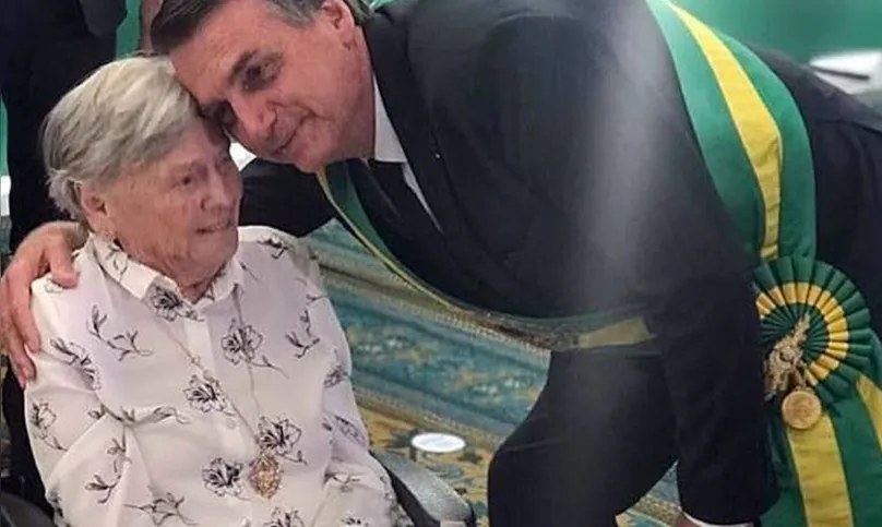Jair Bolsonaro com a mãe no dia de sua posse.