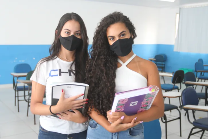As estudantes Júlia Thalita da Rocha Silva e Isabella Fernandes acreditam ter obtido um bom desempenho para conseguir entrar no curso de Medicina