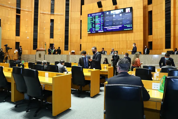 Deputados no plenário da Assembleia: proposta irá a votação pelos parlamentares caso aprovada nas comissões