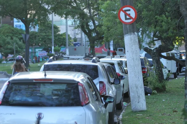 Reclamação de frequentadores é sobre a ausência de mais vagas regulares para estacionar na Ilha do Frade, em Vitória.