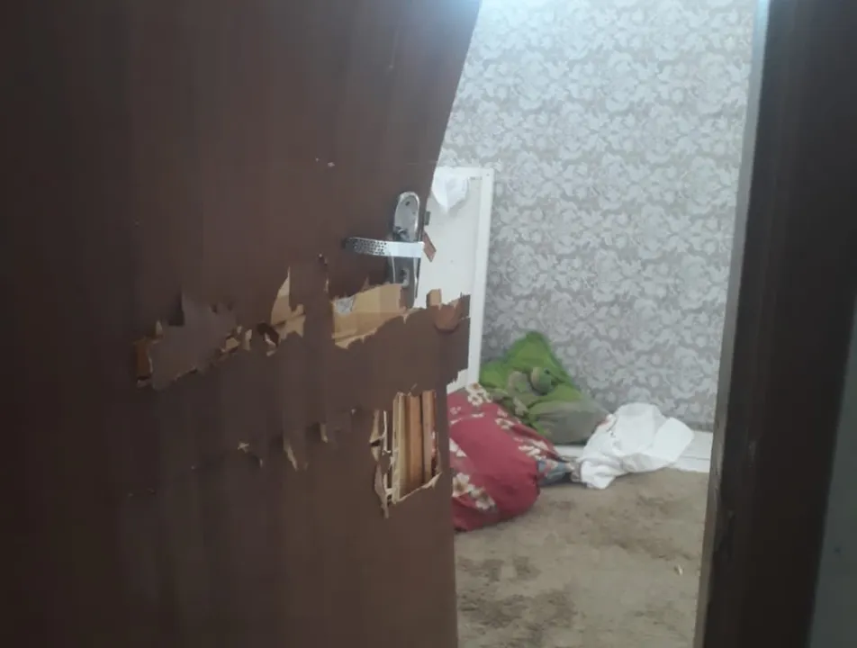 Imagem ilustrativa da imagem Atiradores invadem apartamentos, matam duas pessoas e deixam uma ferida
