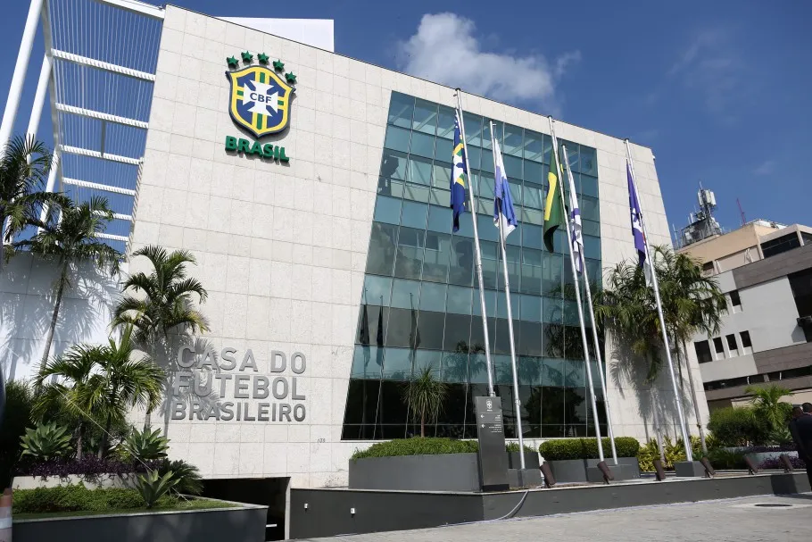 Imagem ilustrativa da imagem CBF vai exigir vacinação completa dos jogadores em torneios