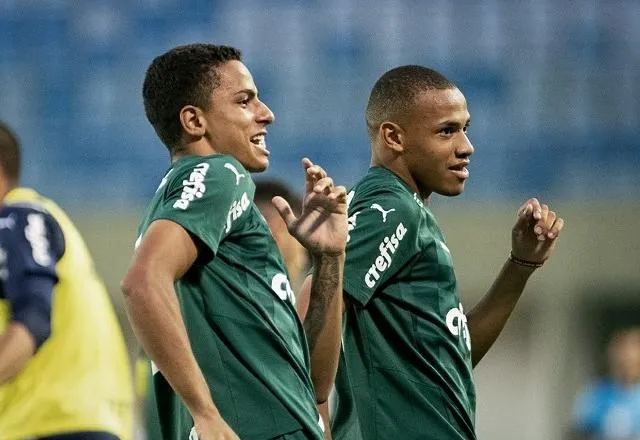 Imagem ilustrativa da imagem Semifinal da Copa São Paulo tem invasão de torcedores e faca em campo