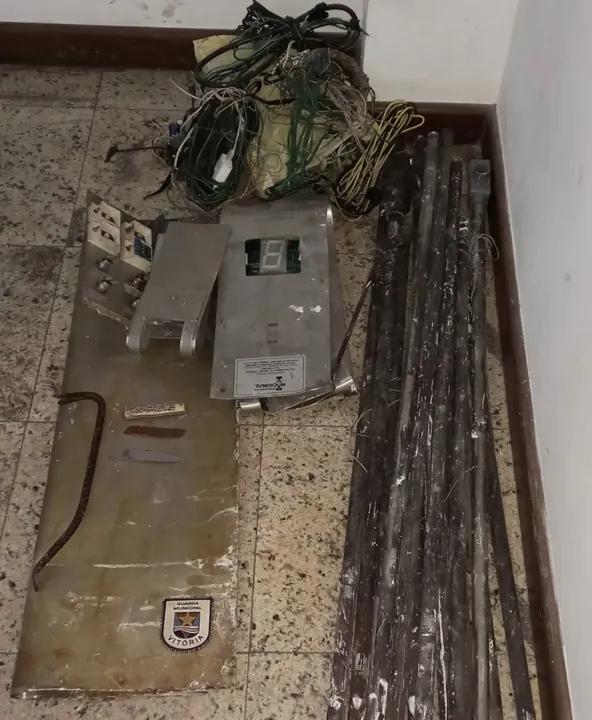 Imagem ilustrativa da imagem Casal é preso furtando materiais elétricos em prédio de Vitória