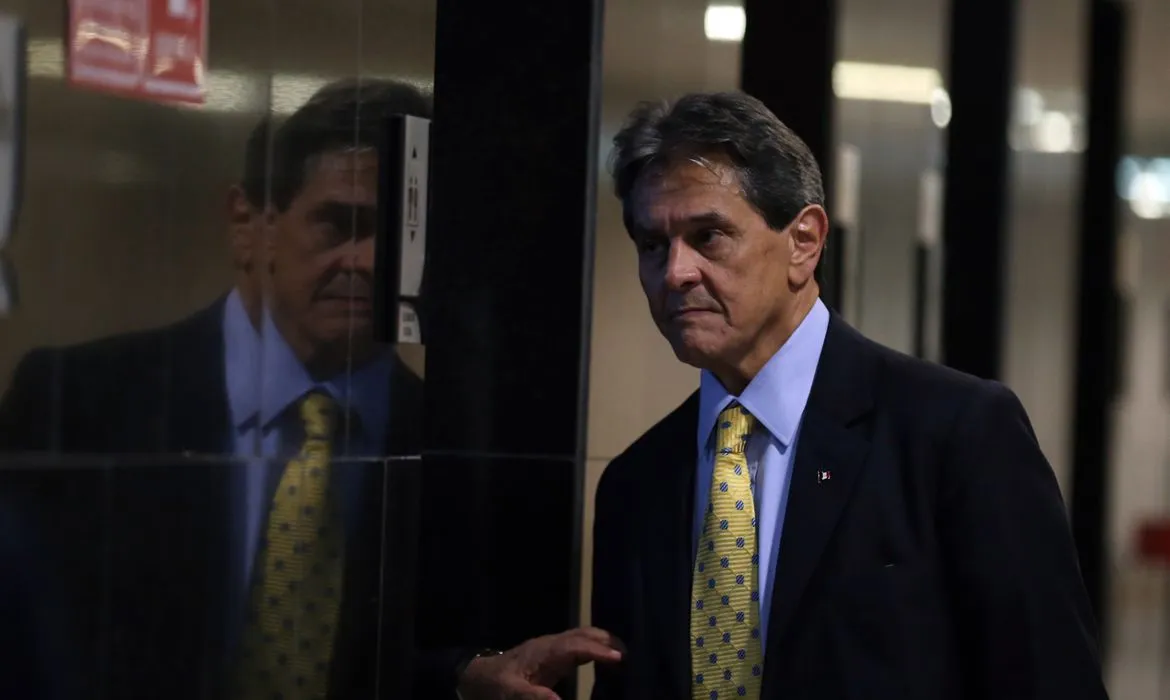 Imagem ilustrativa da imagem STF determina prisão domiciliar para Roberto Jefferson