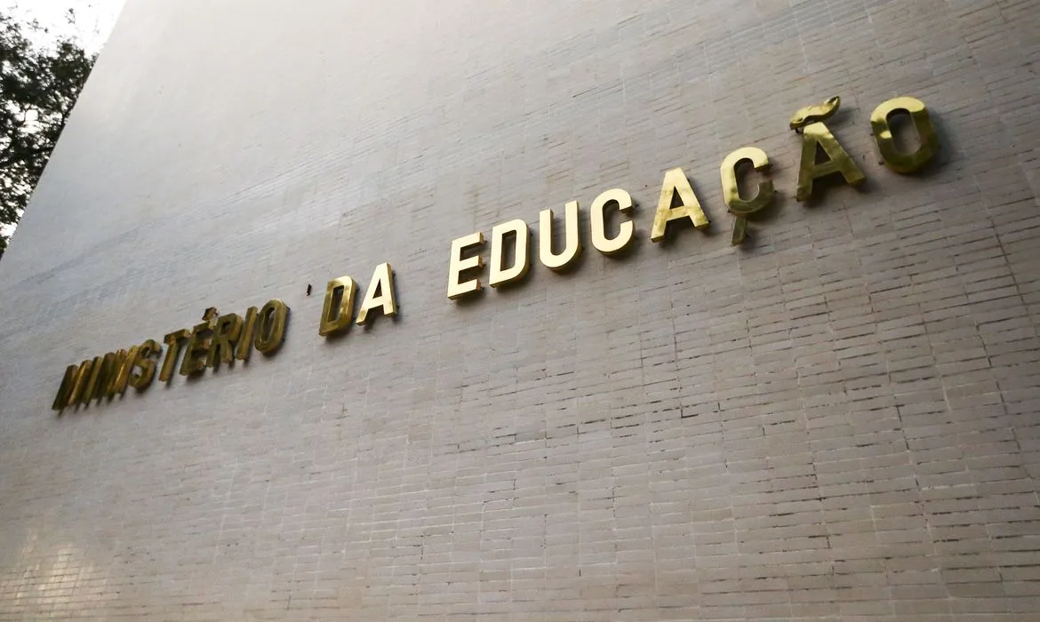 Imagem ilustrativa da imagem Diretor do Inep responsável por coordenar o Enem pede demissão