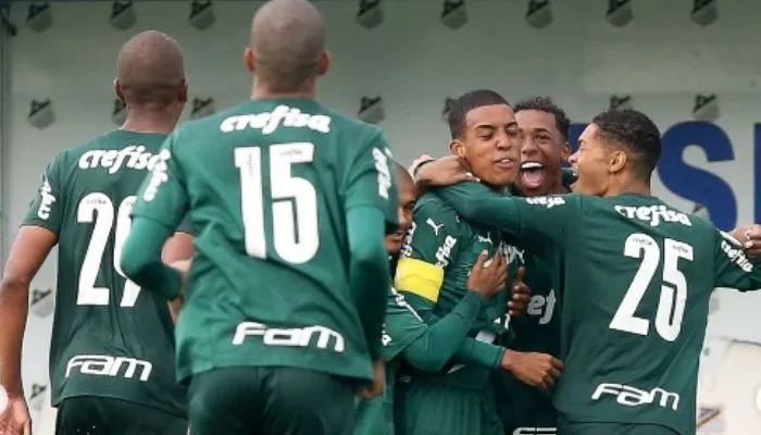 Imagem ilustrativa da imagem Palmeiras quebra tabu, goleira o Santos e é campeão da Copa SP