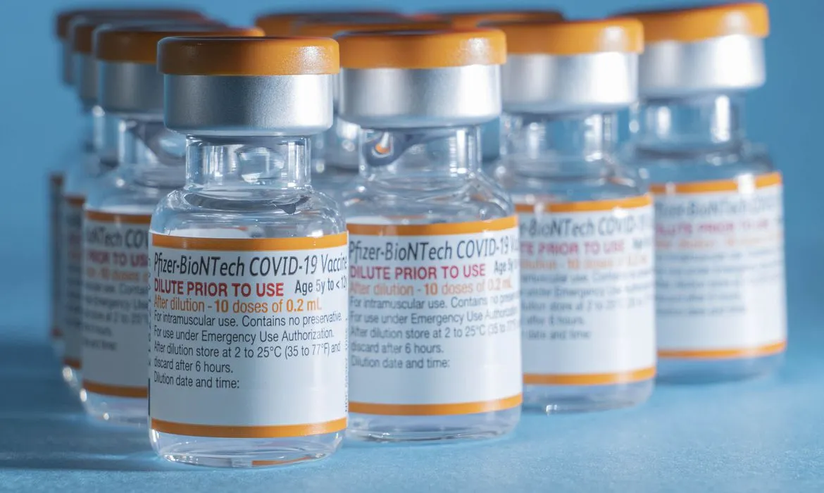 Imagem ilustrativa da imagem Pfizer antecipa entrega de doses da vacina pediátrica contra covid-19