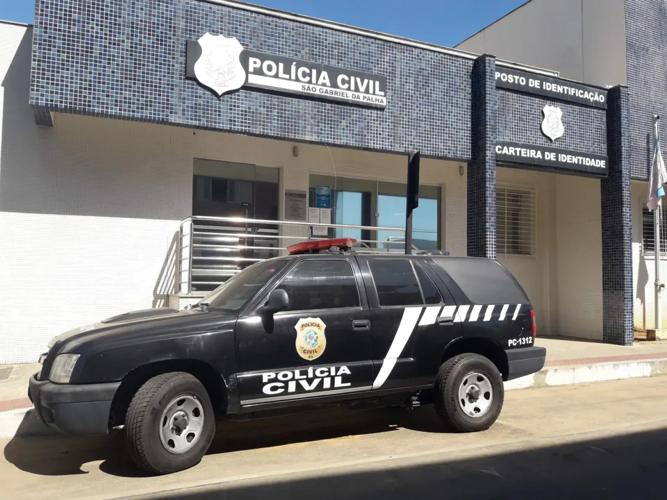 Imagem ilustrativa da imagem Bandidos com submetralhadoras assaltam fazenda e amarram funcionários