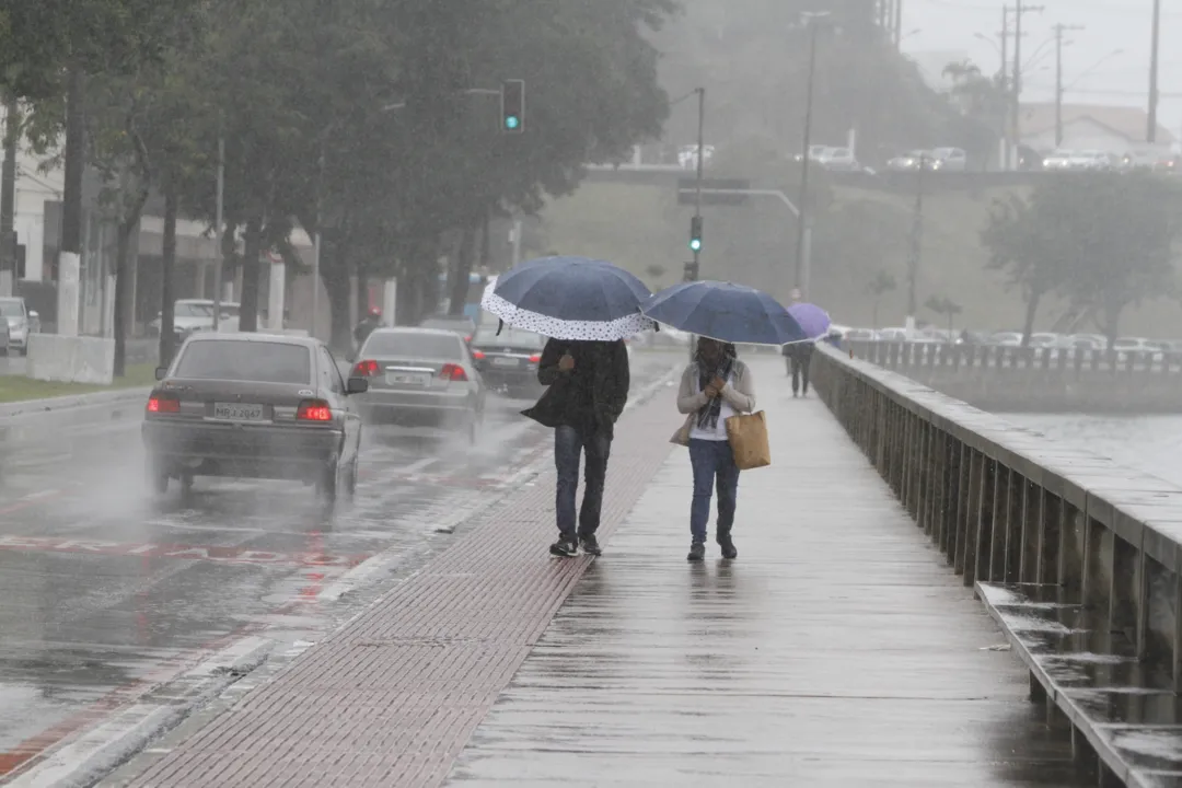 Imagem ilustrativa da imagem Estado recebe dois alertas para chuva forte