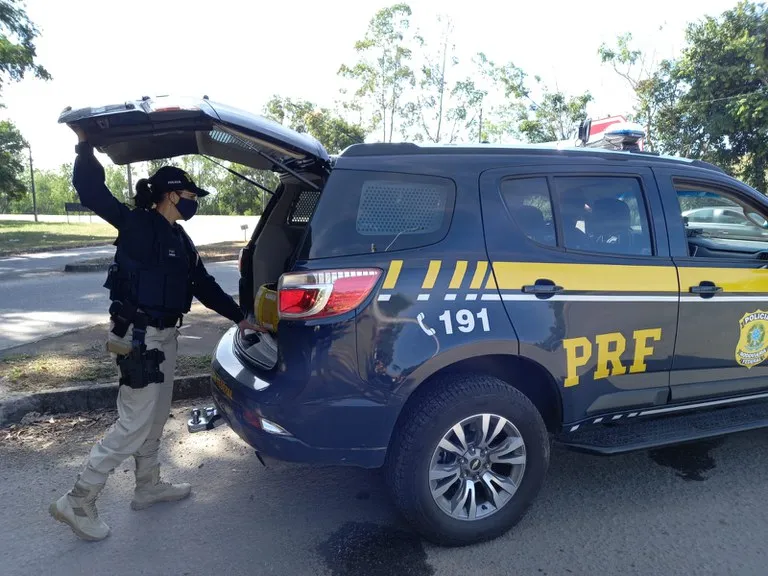 Imagem ilustrativa da imagem Foragido da Justiça é preso durante blitz na BR-101