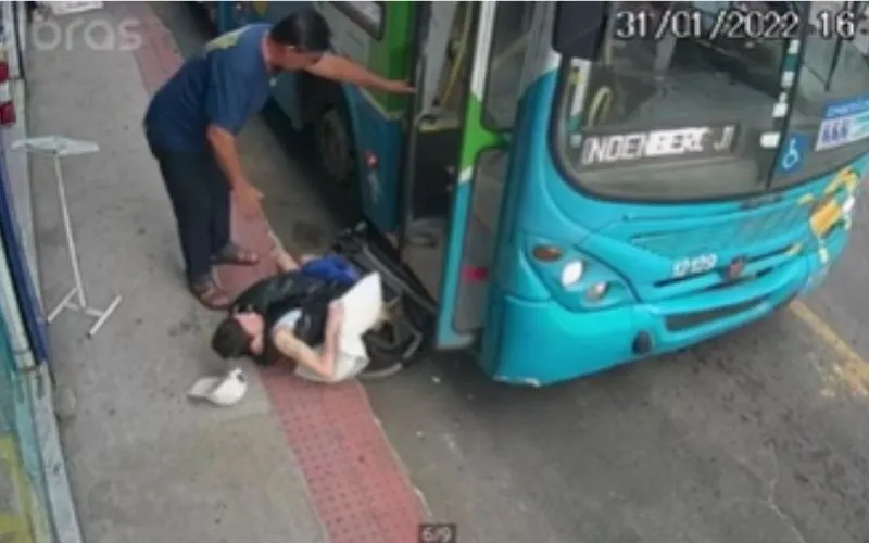 Imagem ilustrativa da imagem Cadeirante atropelada por ônibus tem alta do hospital