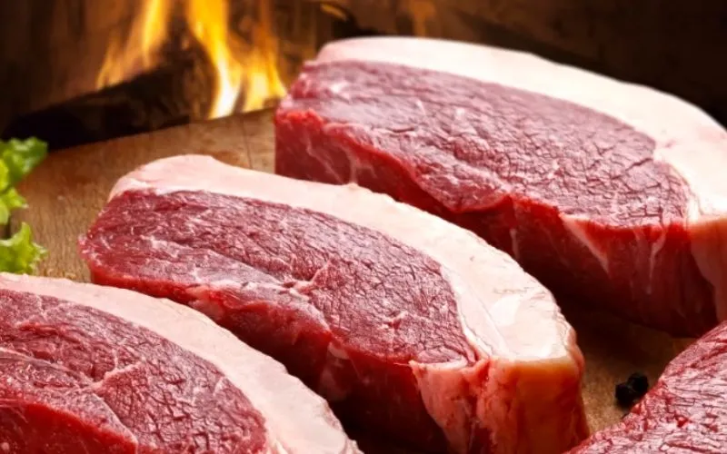 Imagem ilustrativa da imagem Homem é preso com 1,5 kg de picanha dentro da calça