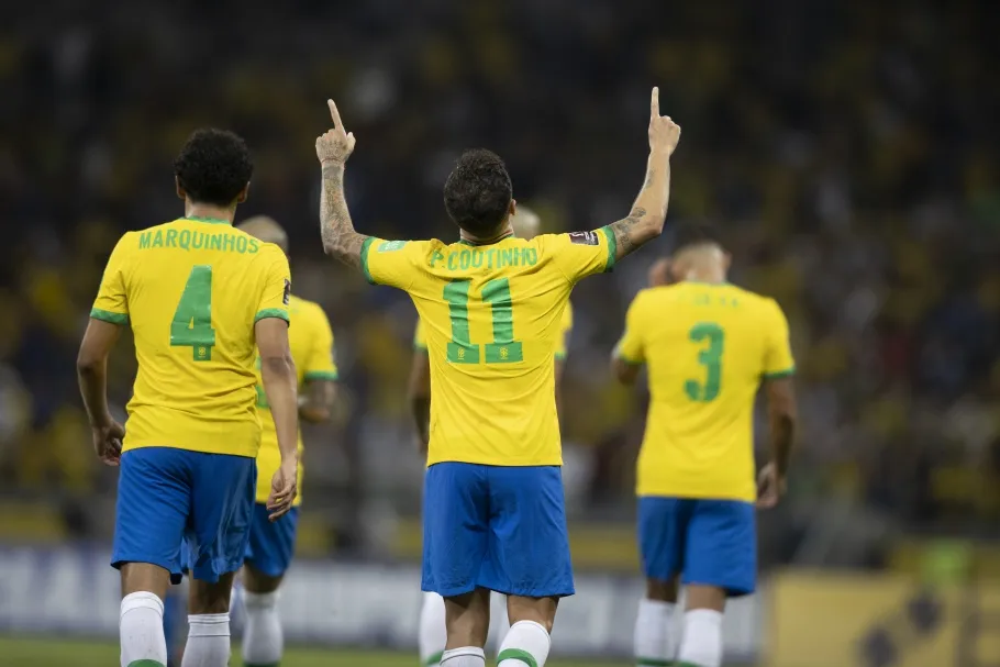 Imagem ilustrativa da imagem Brasil goleia o Paraguai com brilho de Raphinha e gol de Coutinho