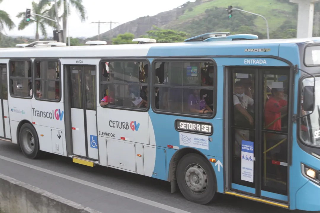 Imagem ilustrativa da imagem Transporte público é o vilão da transmissão por ômicron
