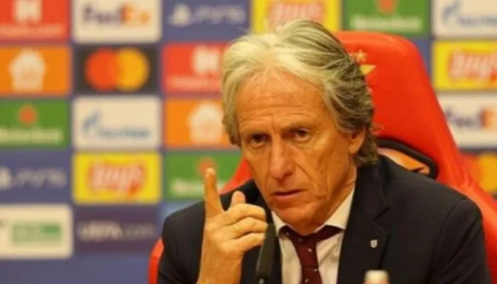 Imagem ilustrativa da imagem Corinthians avalia contratação de Jorge Jesus após demitir Sylvinho