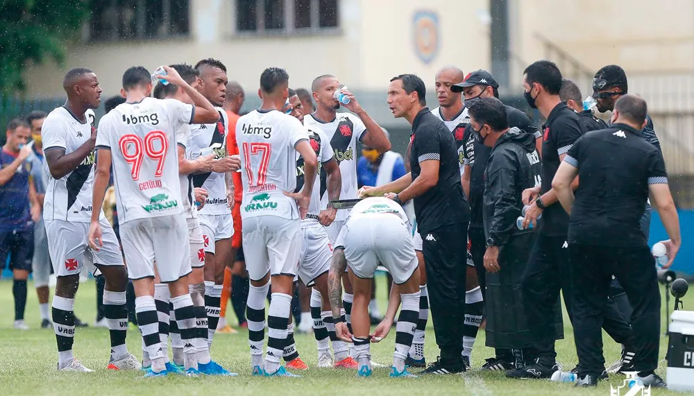 Imagem ilustrativa da imagem Com dois gols de Getúlio, Vasco vence o Madureira e lidera o Carioca