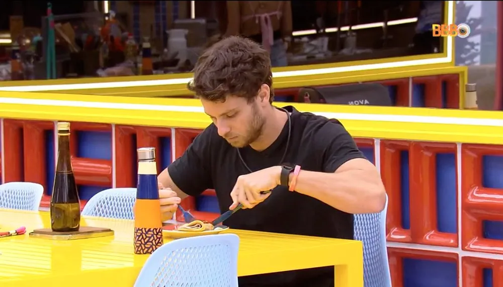 Imagem ilustrativa da imagem Capixaba é alvo de críticas dentro do BBB por comer demais