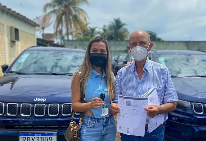 Imagem ilustrativa da imagem Prefeito presenteia cada um dos 15 netos com carro avaliado em R$ 150 mil
