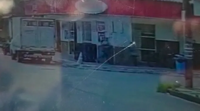 Imagem ilustrativa da imagem Soldado da Polícia Militar é baleado em frente a supermercado na Serra