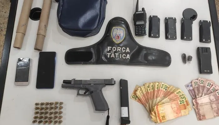 Imagem ilustrativa da imagem Dois homens são presos com armas e drogas em Vitória