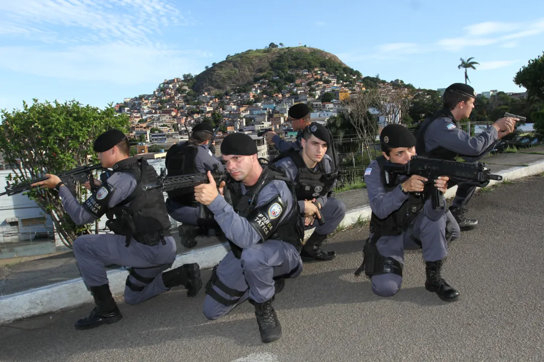 Imagem ilustrativa da imagem Cinco mil vagas em concursos para virar militar e ganhar até R$ 9 mil