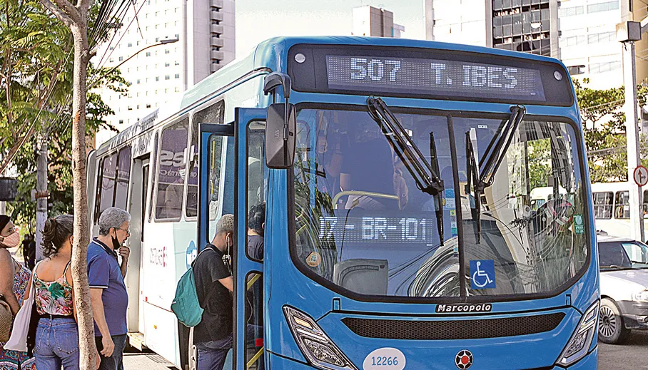 Imagem ilustrativa da imagem Cobradores vão vender passagem em 1.200 ônibus do Transcol