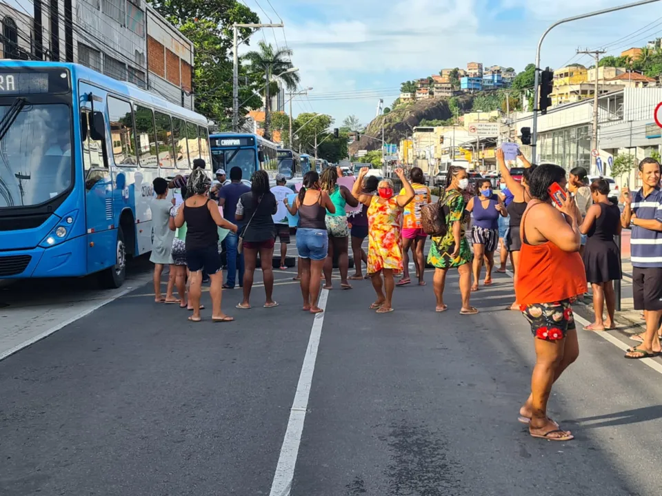 Imagem ilustrativa da imagem Moradores protestam após criança ser atropelada em avenida de Vitória