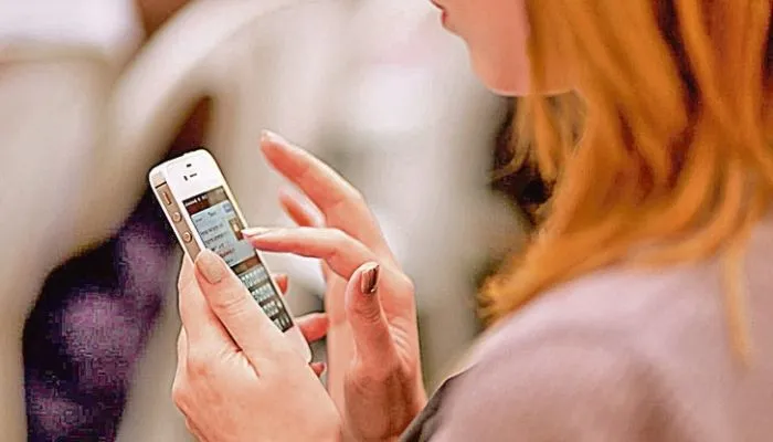 Imagem ilustrativa da imagem Financeiras bloqueiam celular de quem não paga empréstimo